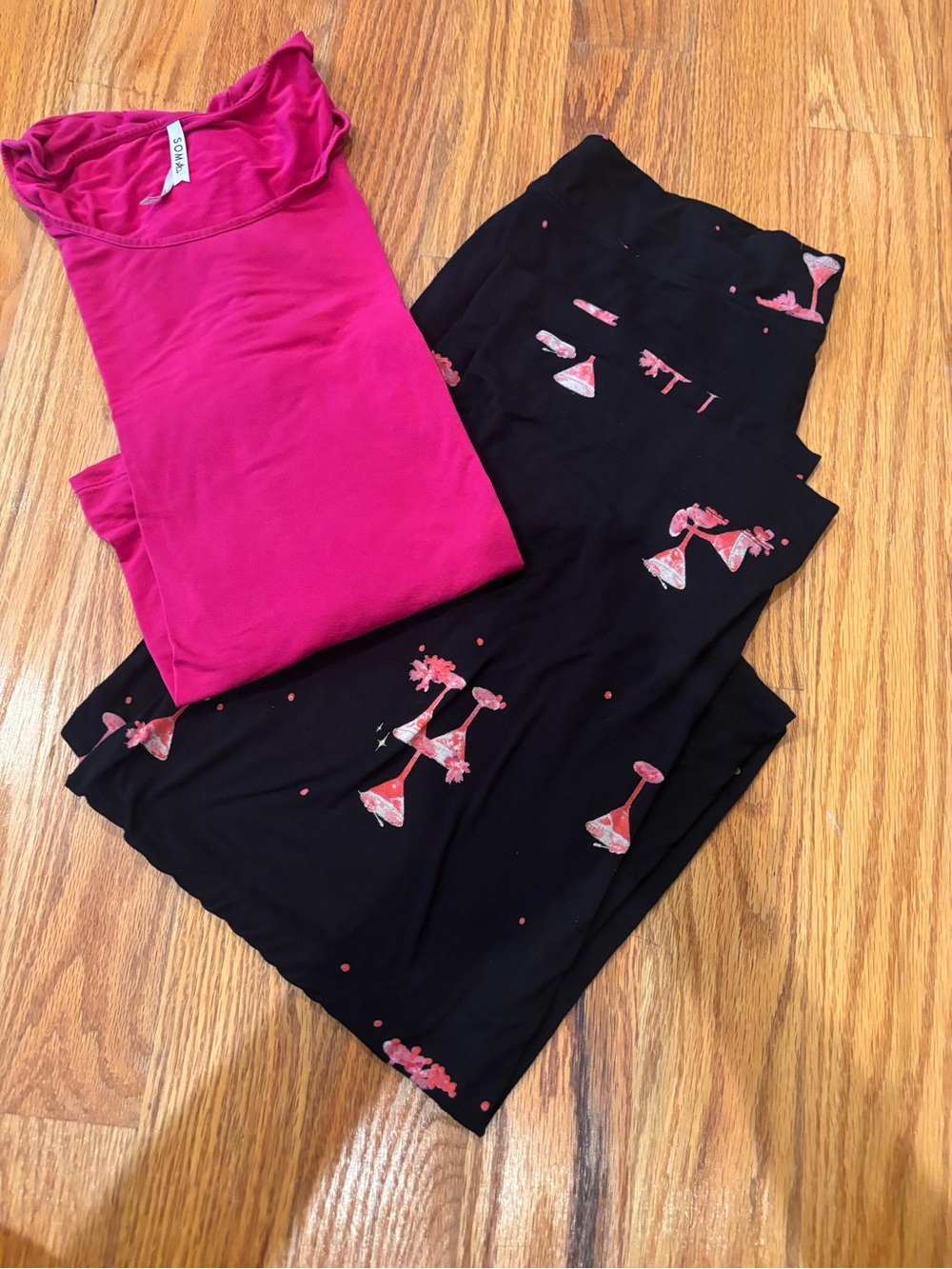Soma cool nights size medium pajama set. Short sleeve top and long pants.